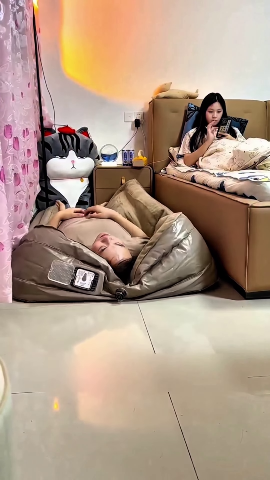 Premium Portable Inflatable Air Bed with Built-In Pump - Image 2