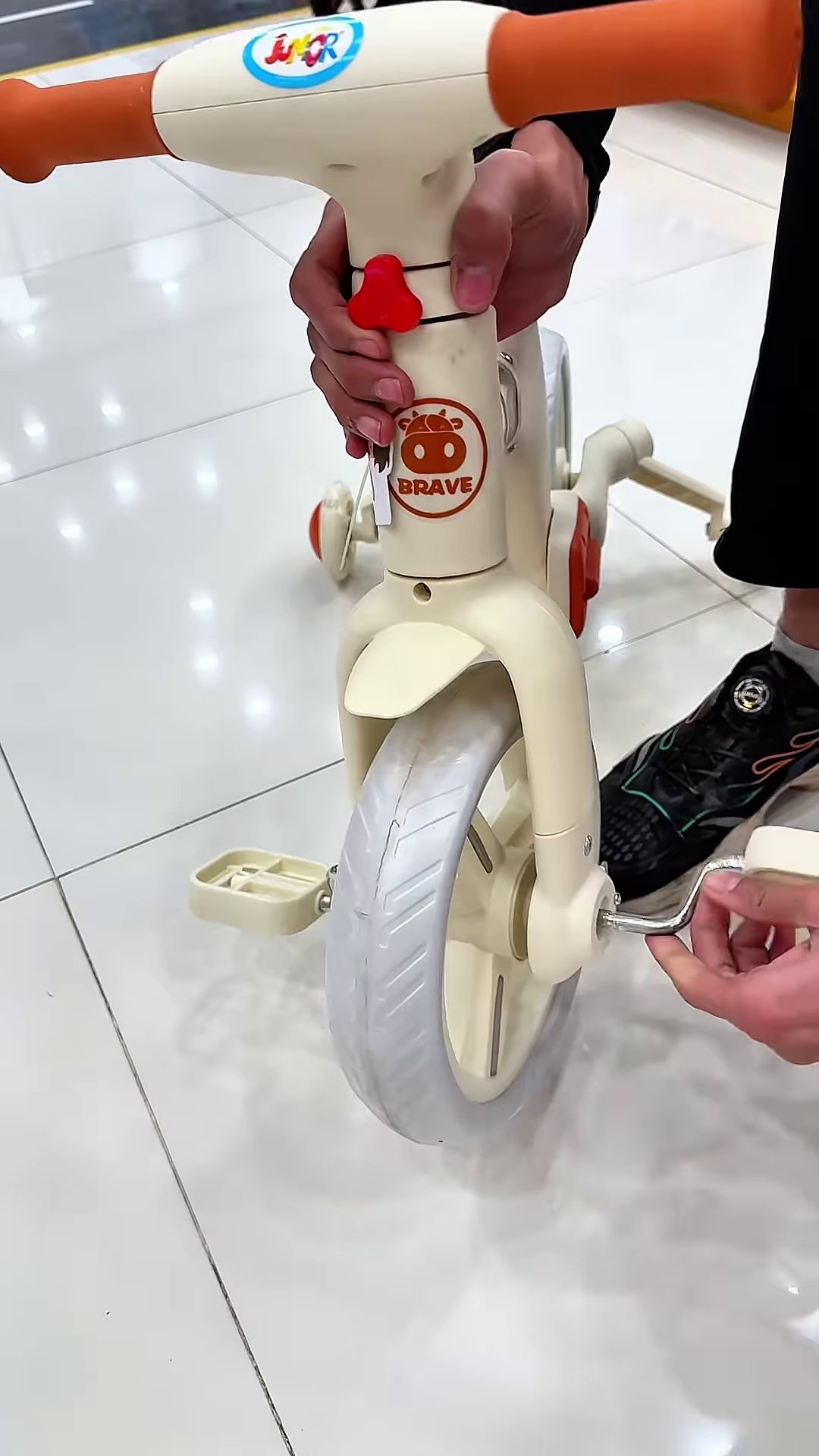 Versatile 4-in-1 Kids' Transformable Balance Bike and Tricycle - Image 2