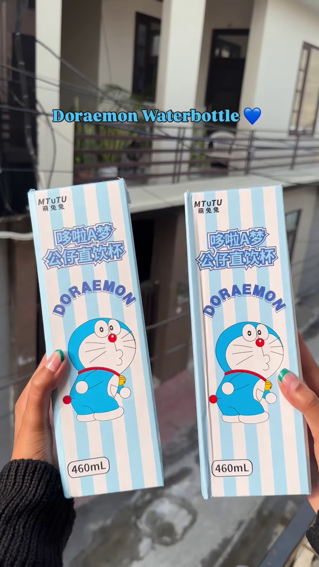 Character-Themed Blue Water Bottle with Interactive 3D Cap - Image 4
