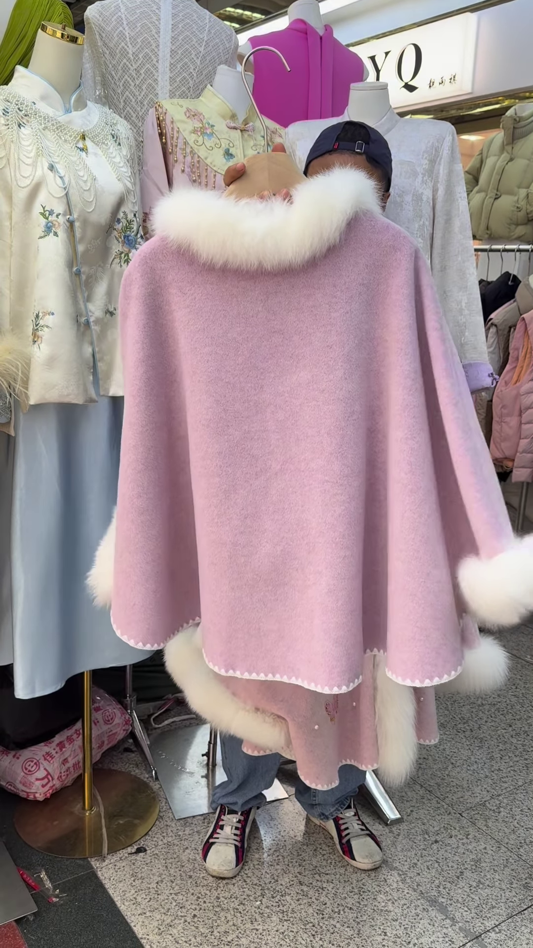 Soft Pink Woolen Cape with Faux-Fur Trim and Butterfly Embroidery - Image 4