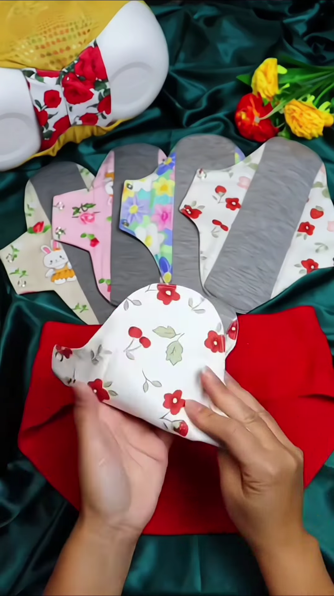 Eco-Friendly Reusable Cloth Sanitary Pad Set with Floral Prints - Image 2