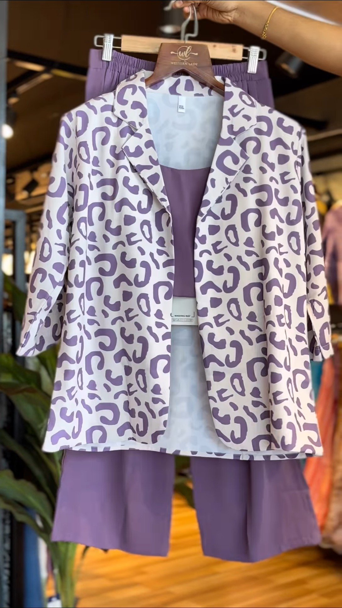 Contemporary Chic Co-ord Set with Animal Print Blazer – Mauve Essence - Image 3