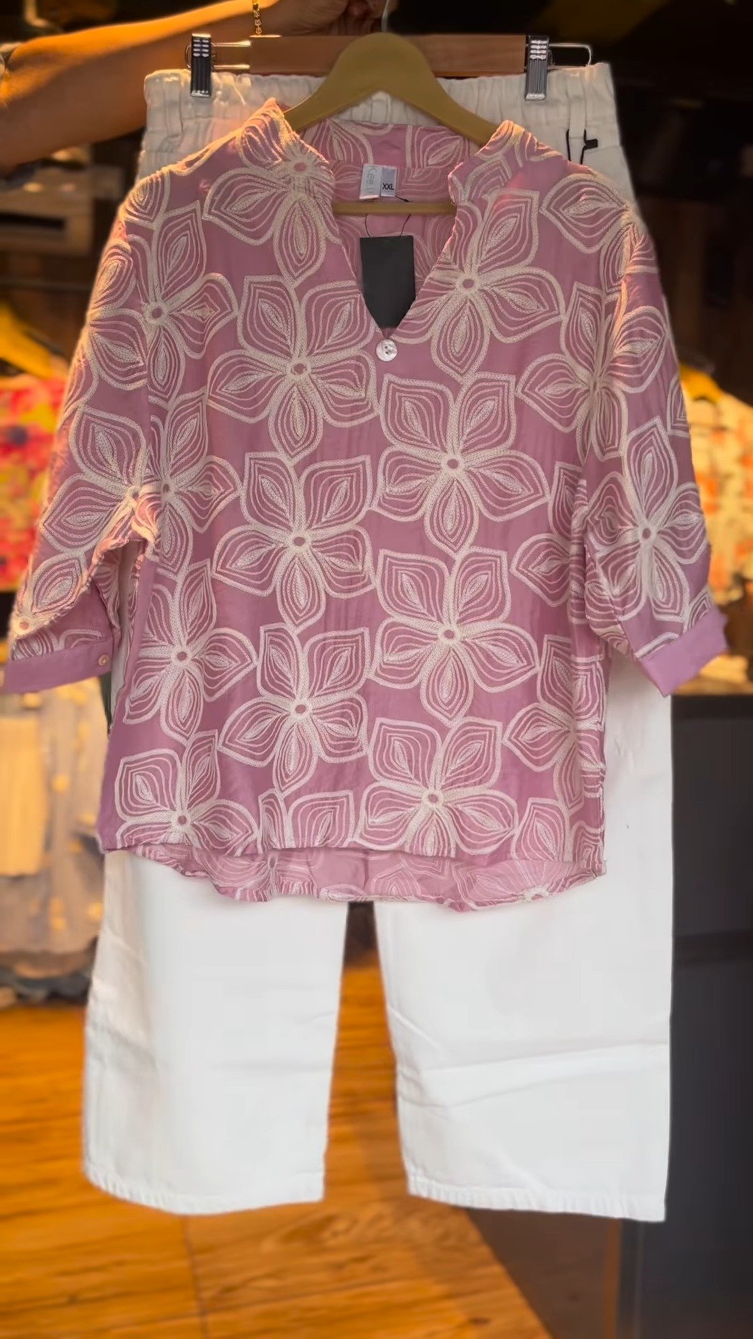 Floral Embroidered Mauve Kurta Set with White Trousers