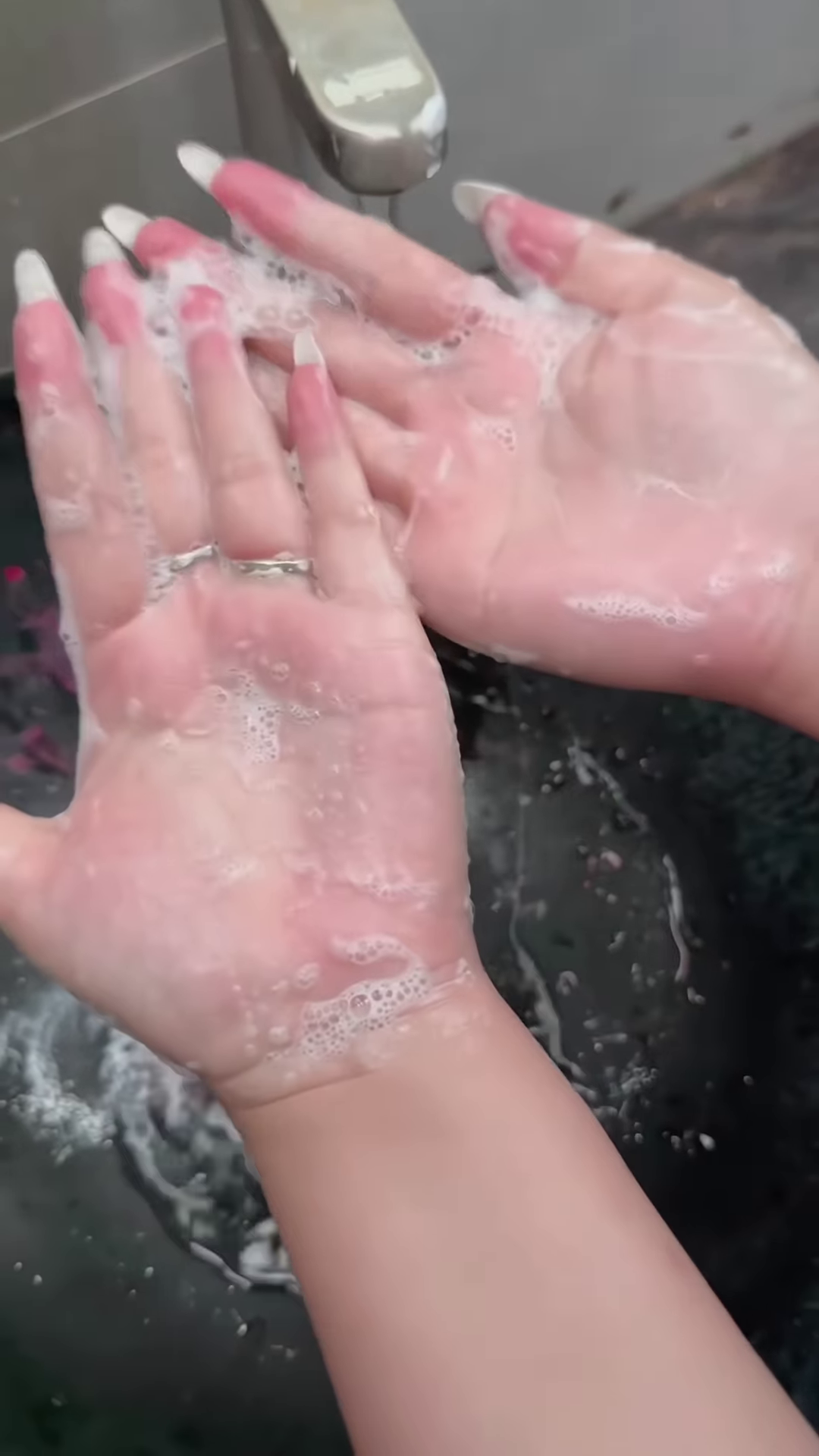 Convenient Disposable Paper Soap Sheets for Travel and On-the-Go Handwashing - Image 2
